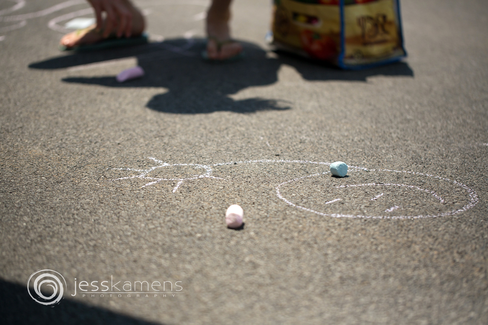 children draw with sidewalk chalk