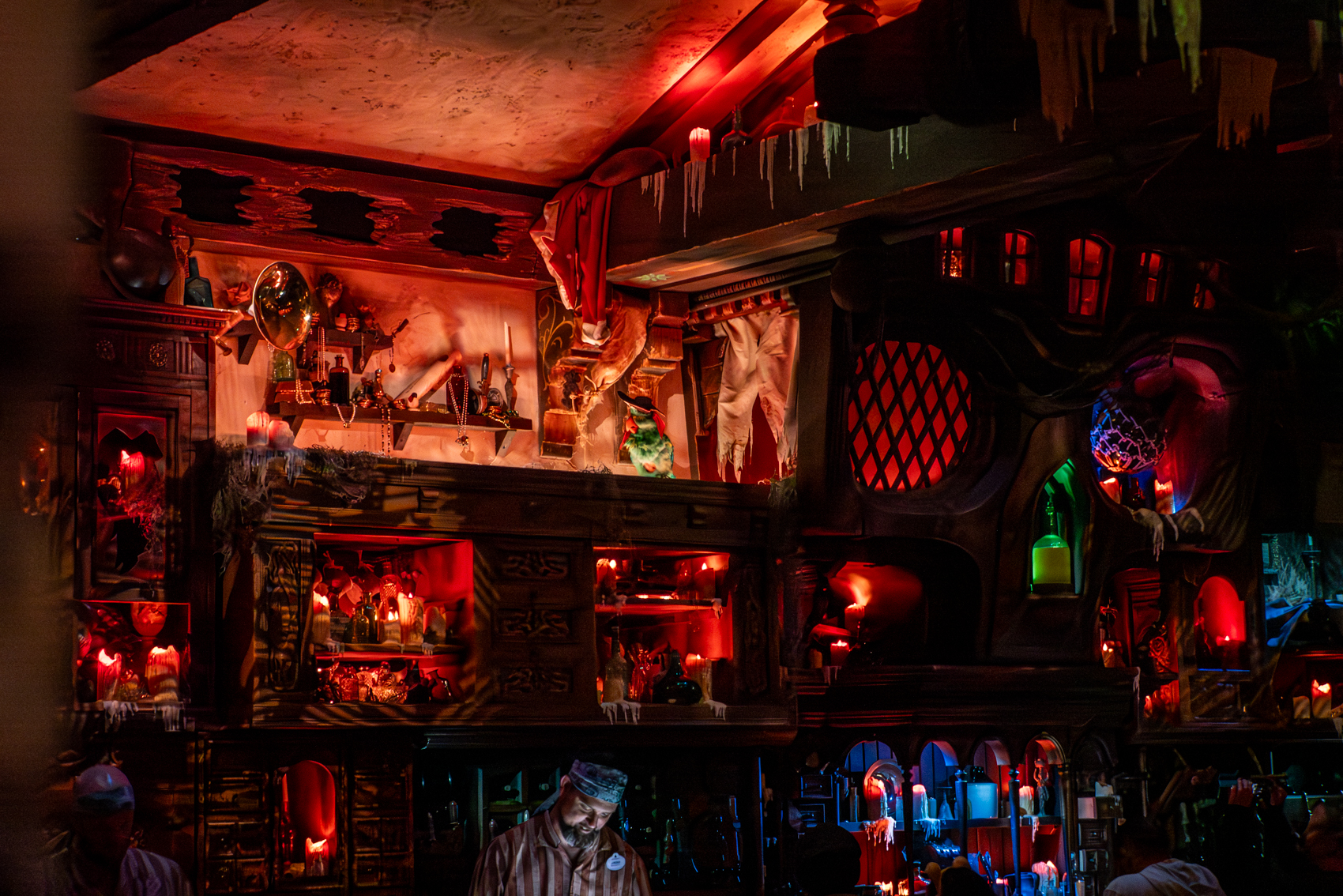 Pirates of the Caribbean 
The Beak and Barrel
Adventureland
Magic Kingdom
Walt Disney World
Florida
November 4, 2025


DerekBrad.com