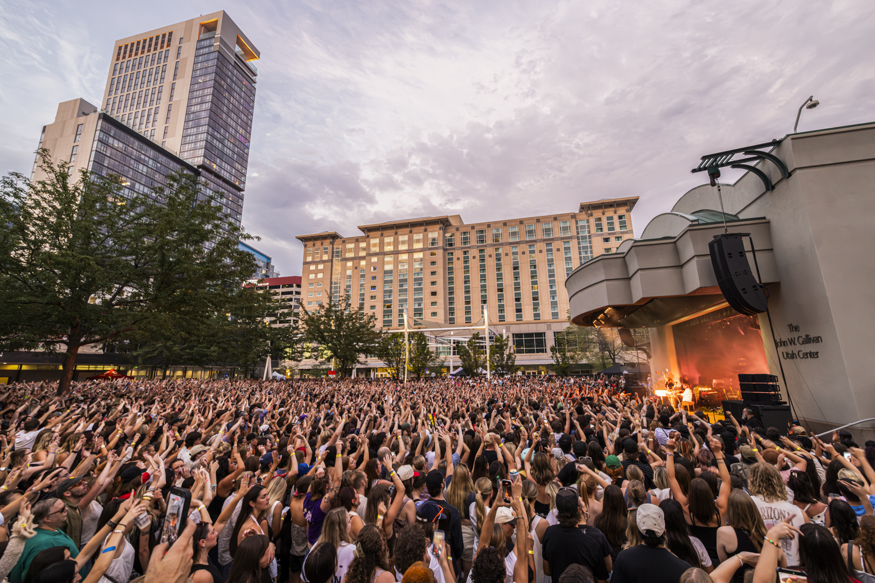 Suki Waterhouse
The Loveland Tour
Gallivan Center
Salt Lake City, Utah
July 27, 2026


DerekBrad.com