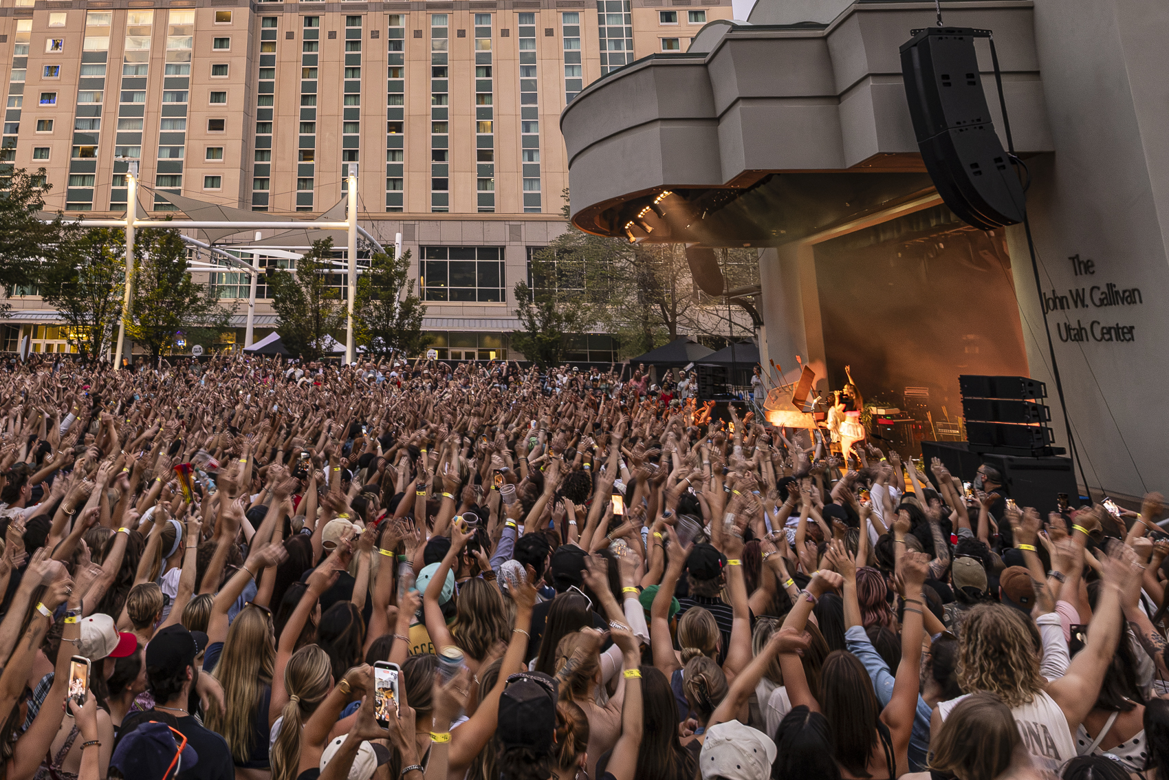 Suki Waterhouse
The Loveland Tour
Gallivan Center
Salt Lake City, Utah
July 27, 2026


DerekBrad.com