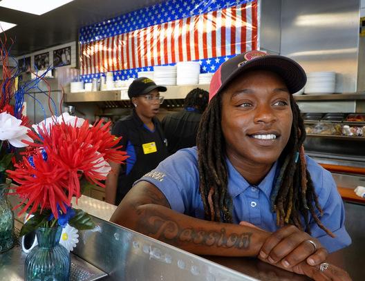 Saten, Waffle House - Nashville, Tennessee 