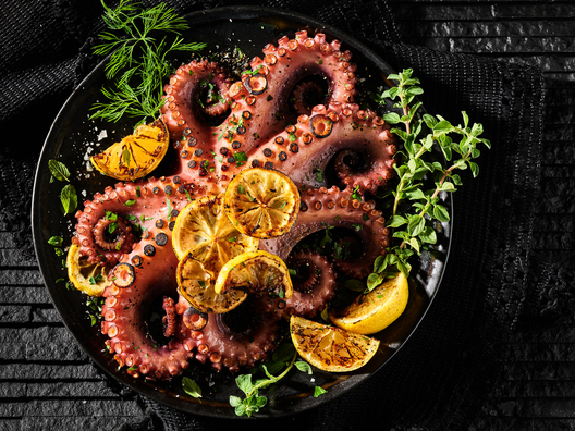 Best commercial food photographer specializing in restaurants, CPG brands, advertising campaigns, and menu photography. Fully equipped studio + commercial kitchen serving Boulder, Denver, US and International markets. 