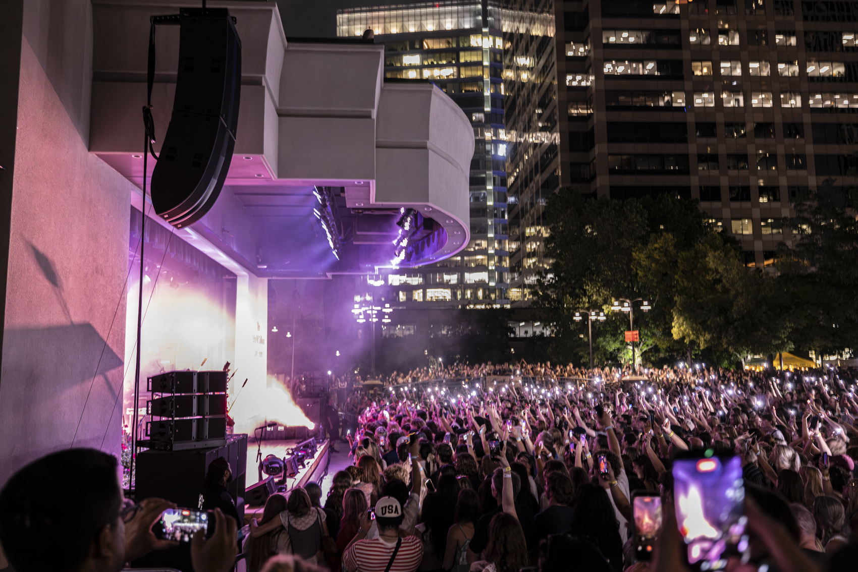 Suki Waterhouse
The Loveland Tour
Gallivan Center
Salt Lake City, Utah
July 27, 2026


DerekBrad.com