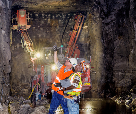 Drilling and charge placement for blasting in tunnel construction
