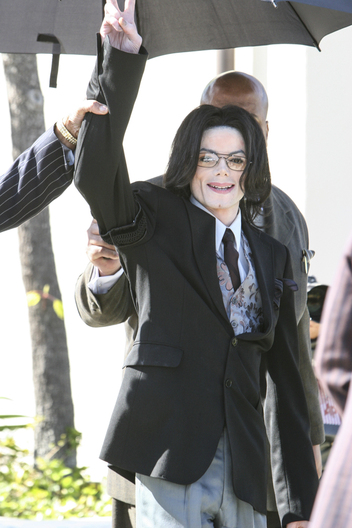 Michael Jackson leaves the courthouse in Santa Maria, Ca. 3/7/05