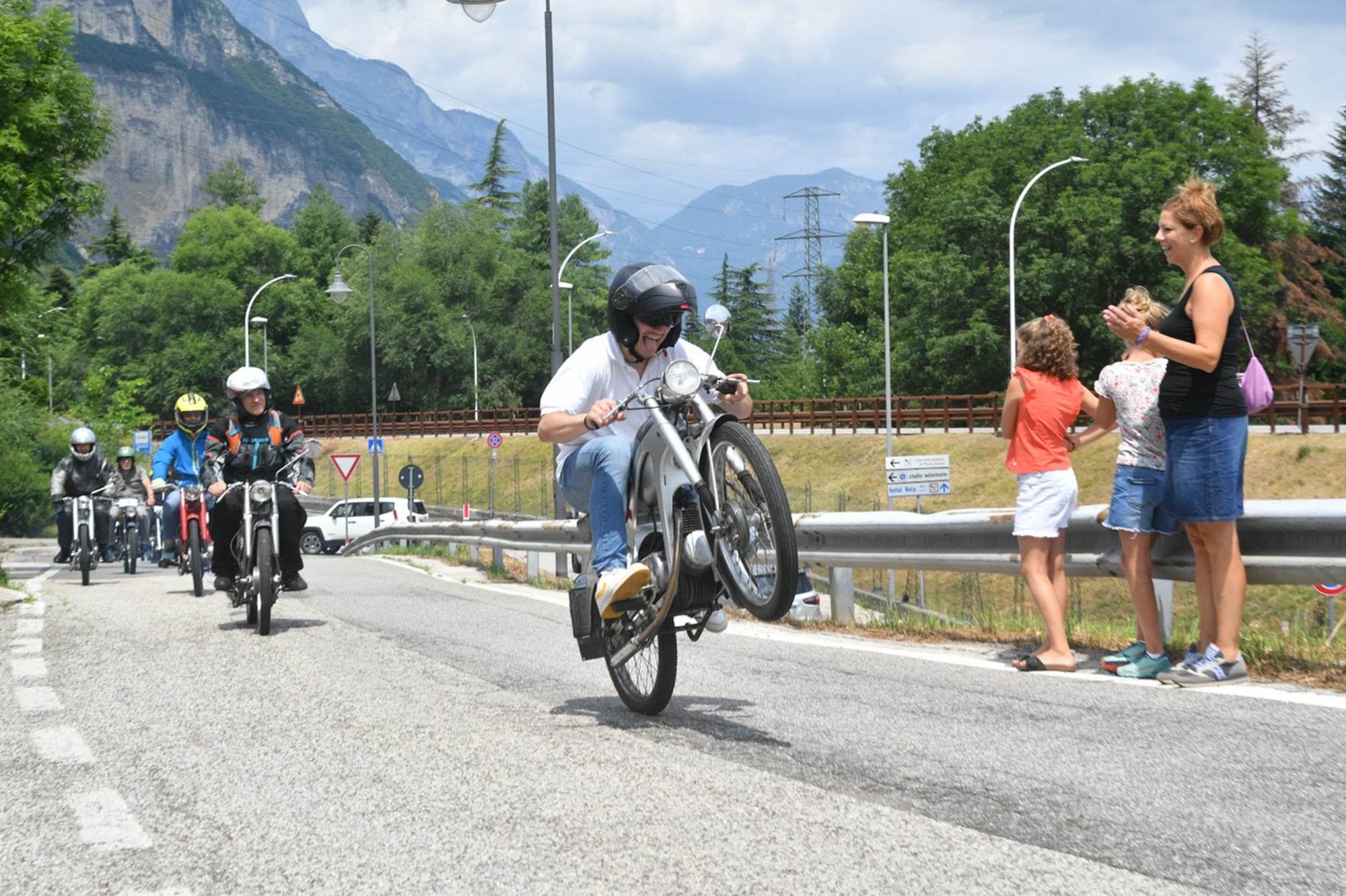 Motociclismo storico, Arrivo raduno moto Capriolo e mostra, al Ristorante al posto Giusto, La Vela 6 luglio 2025  foto Daniele Mosna