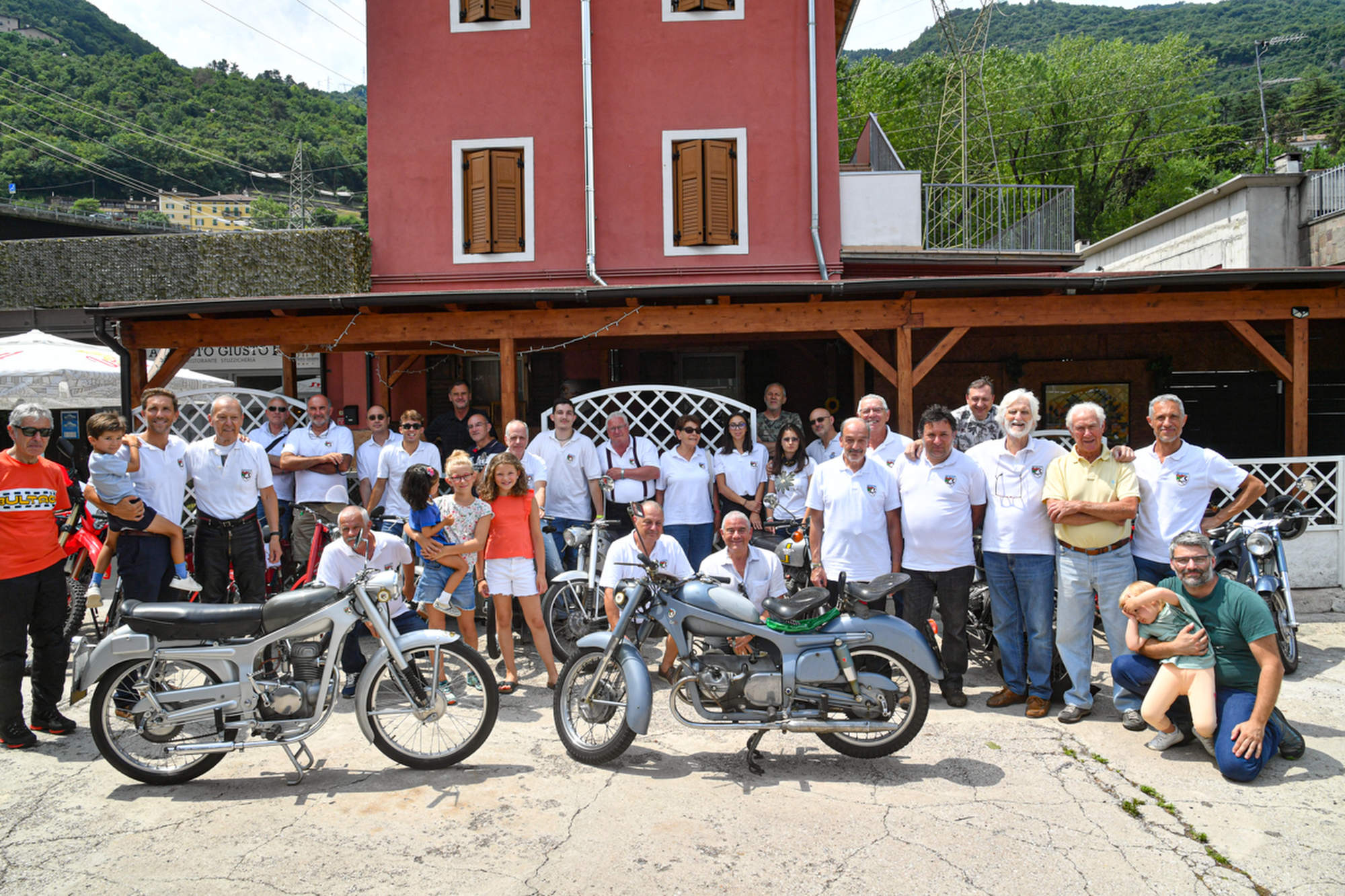 Motociclismo storico, Arrivo raduno moto Capriolo e mostra, al Ristorante al posto Giusto, La Vela 6 luglio 2025  foto Daniele Mosna